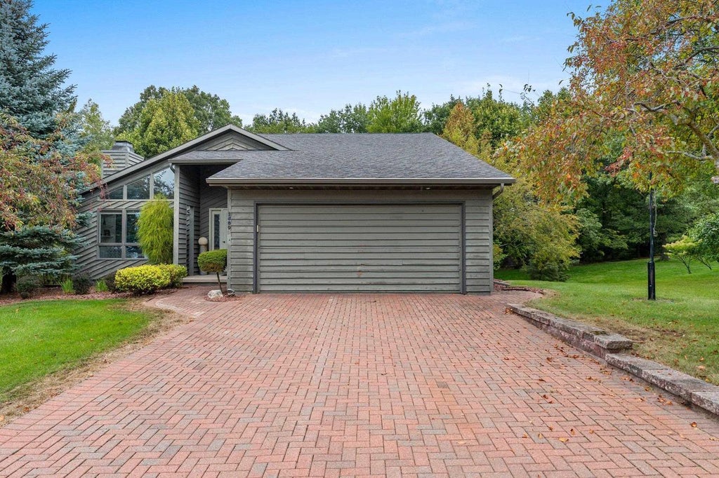 Photo of 1409 N Bay Highlands DRIVE, Green Bay, WI 54311 (MLS # 50333029)