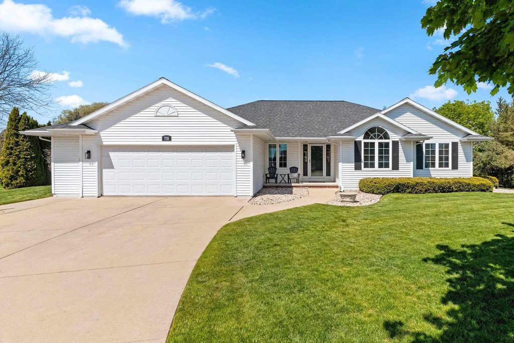 Photo of 715 Hickory Valley COURT, De Pere, WI 54115 (MLS # 50326036)