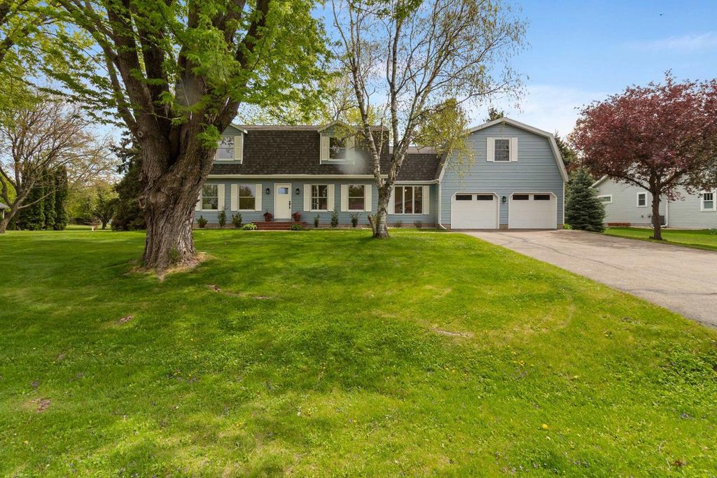 Photo of 3519 Swansee RIDGE, Sun Prairie, WI 53590 (MLS # 2022323)