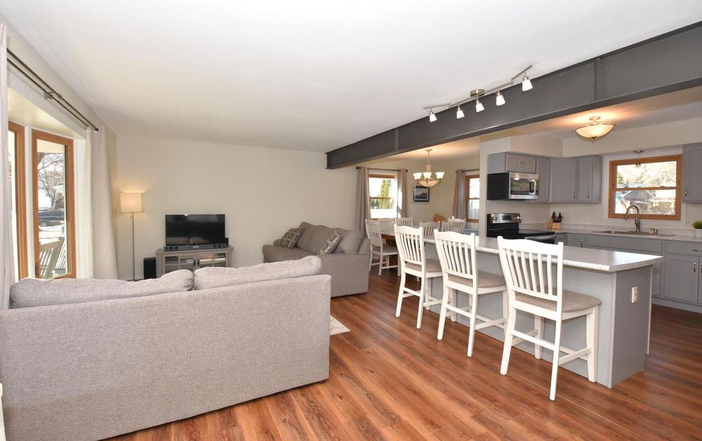 Photo of N114W15166 Vicksburg AVENUE, Germantown, WI 53022 (MLS # 1944124)