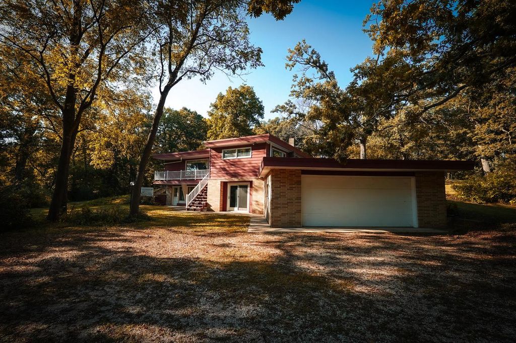 Photo of 29222 Durand AVENUE, Burlington, WI 53105 (MLS # 1935331)