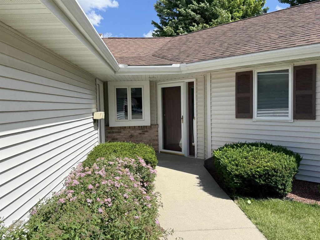 Photo of 109 Elizabeth COURT, Deerfield, WI 53531 (MLS # 2025835)