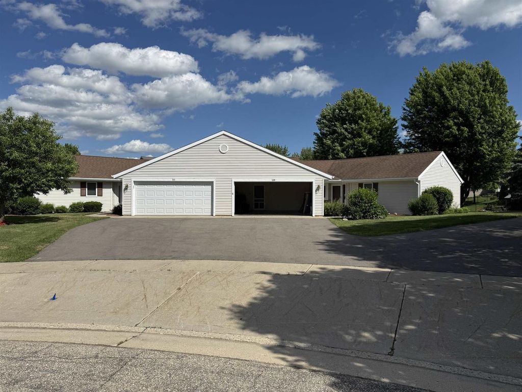 Photo of 109 Elizabeth COURT, Deerfield, WI 53531 (MLS # 2025835)