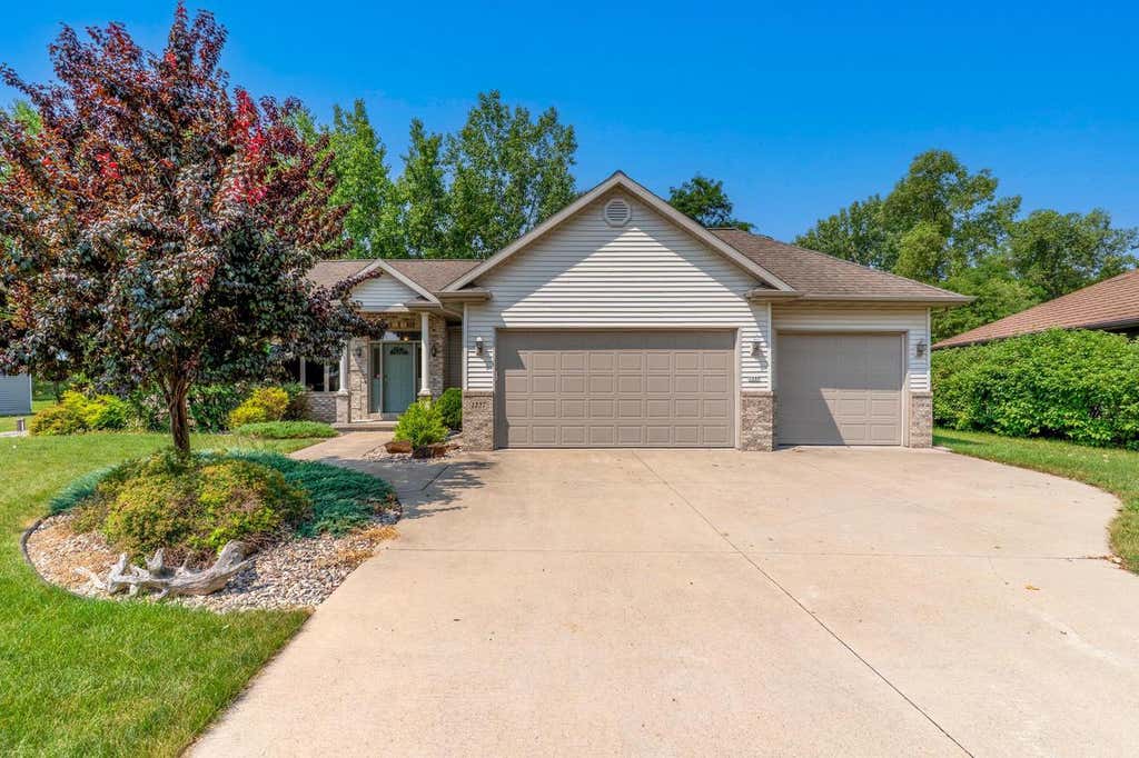 Photo of 1337 Brooks LANE, Oshkosh, WI 54904 (MLS # 50330279)