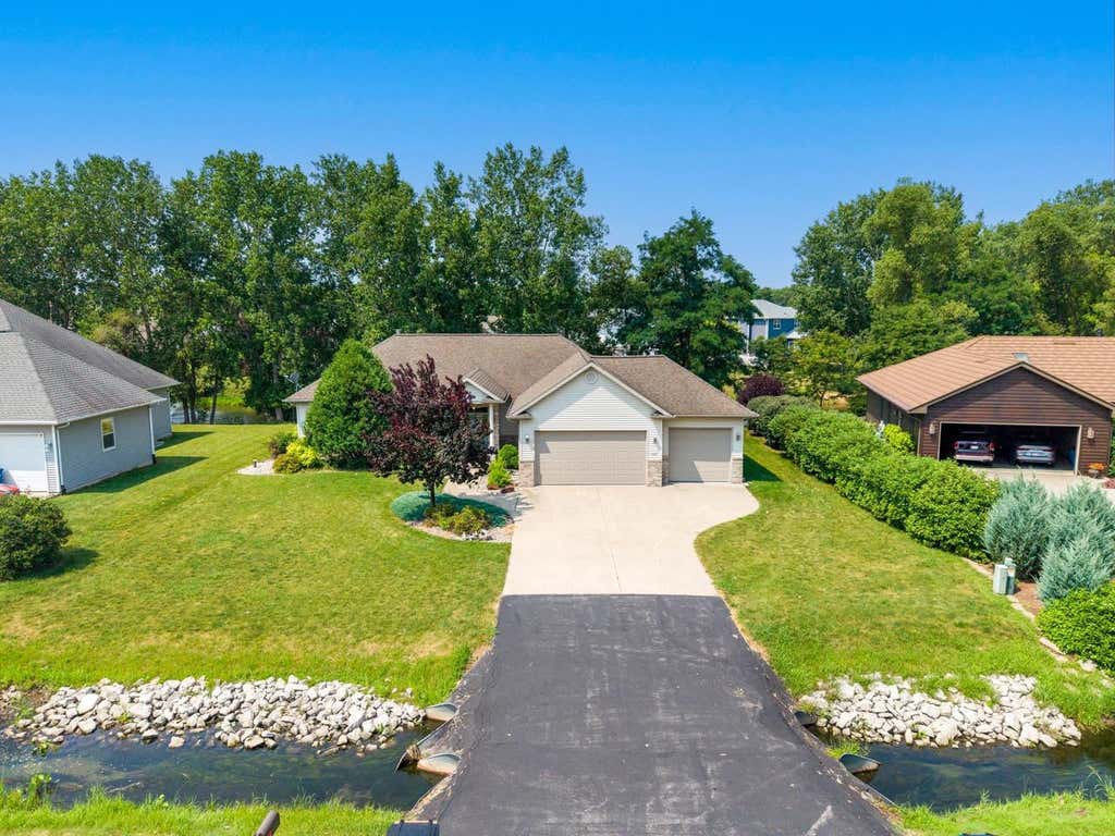 Photo of 1337 Brooks LANE, Oshkosh, WI 54904 (MLS # 50330279)