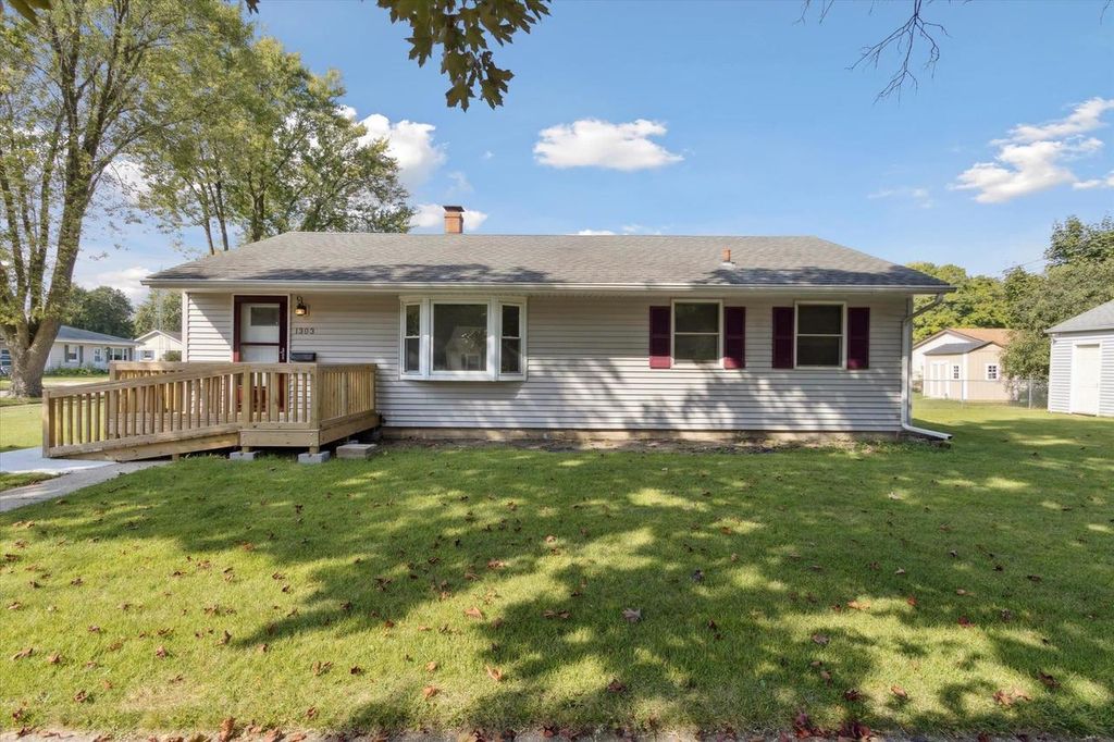Photo of 1303 N Pine STREET, Janesville, WI 53548 (MLS # 2009122)