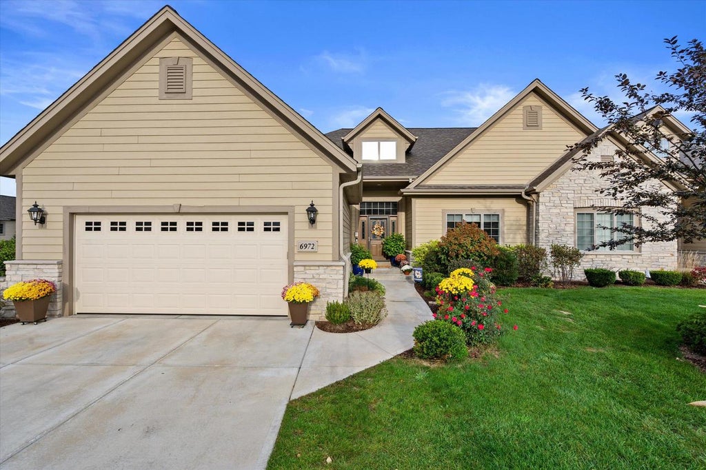 Photo of 6972 W Greyhawk COURT, Franklin, WI 53132 (MLS # 1986570)