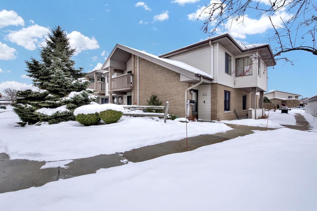 Photo of W177N9766 Riversbend CIRCLE EAST CIRCLE E, Germantown, WI 53022 (MLS # 1946775)