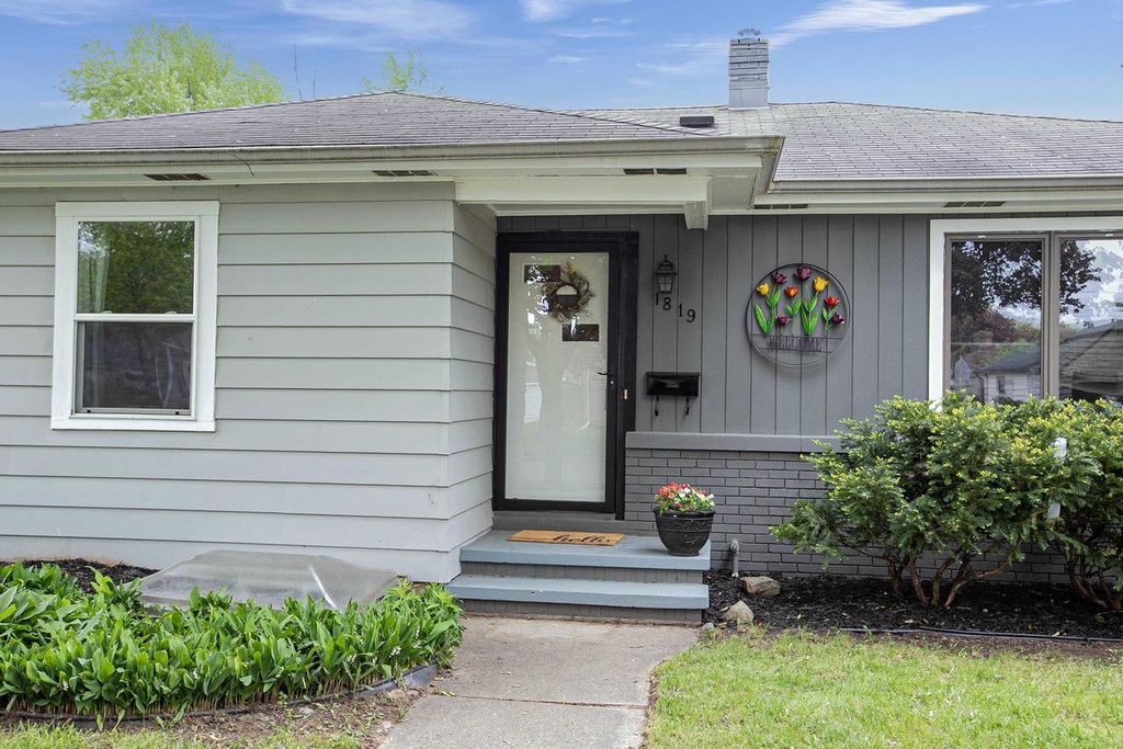 Photo of 1819 W Commercial STREET, Appleton, WI 54914 (MLS # 50325961)