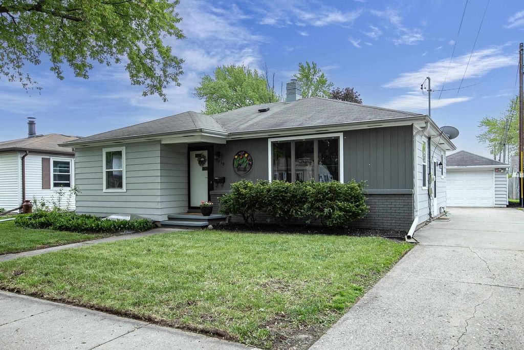 Photo of 1819 W Commercial STREET, Appleton, WI 54914 (MLS # 50325961)
