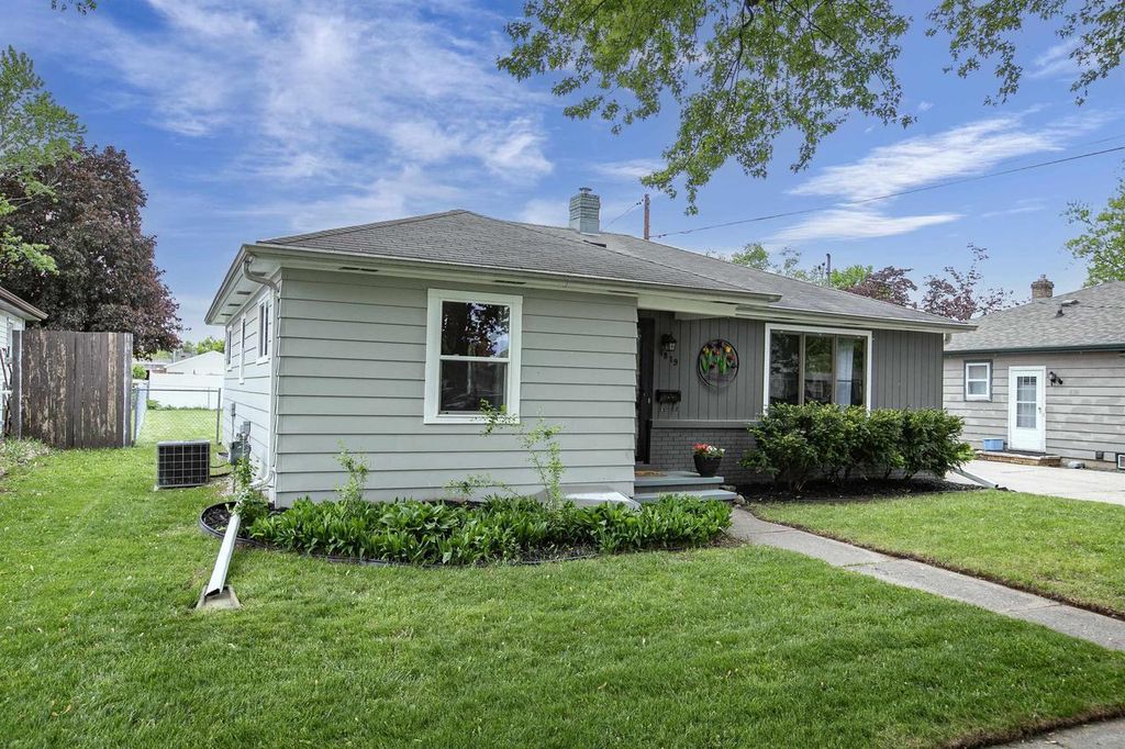 Photo of 1819 W Commercial STREET, Appleton, WI 54914 (MLS # 50325961)