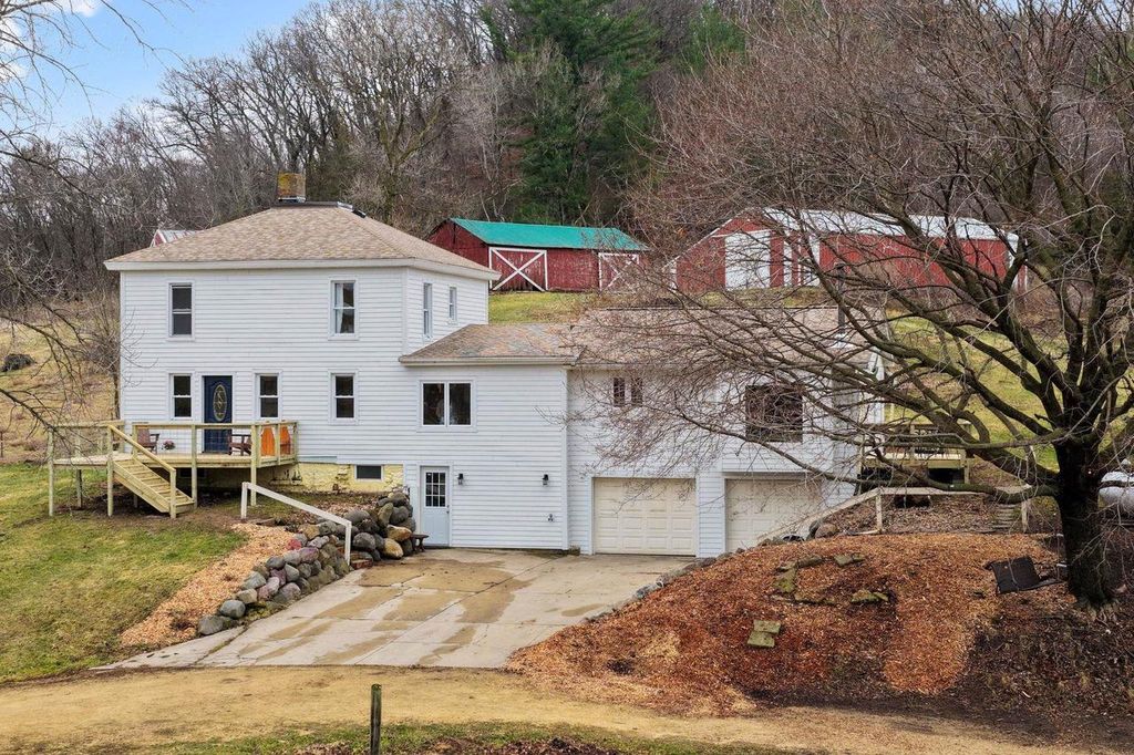 Photo of 3850 County Y ROAD, Dodgeville, WI 53533 (MLS # 2019994)