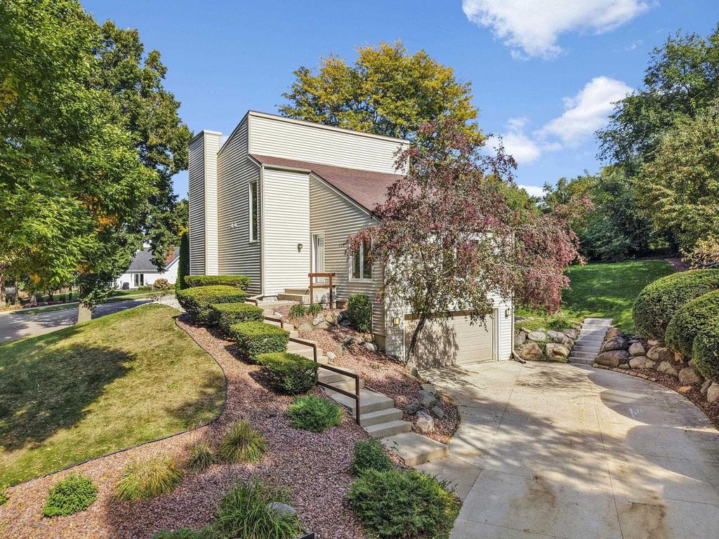 Photo of 517 Isle Royal DRIVE, Madison, WI 53705 (MLS # 2008219)