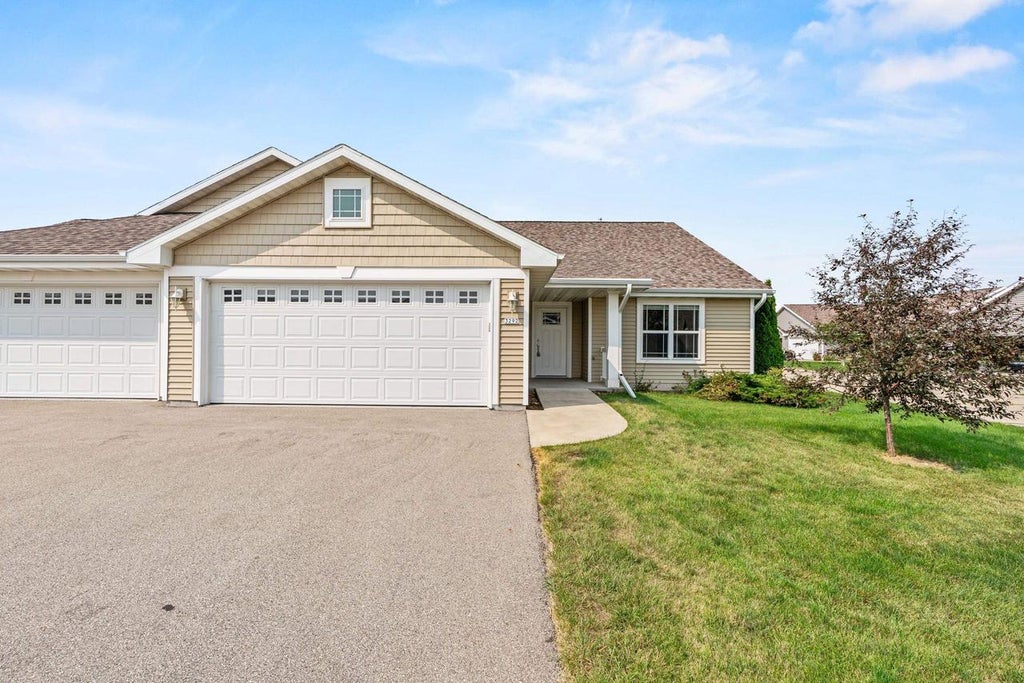 Photo of 3292 Elk Ridge DRIVE, Oshkosh, WI 54904 (MLS # 50330941)
