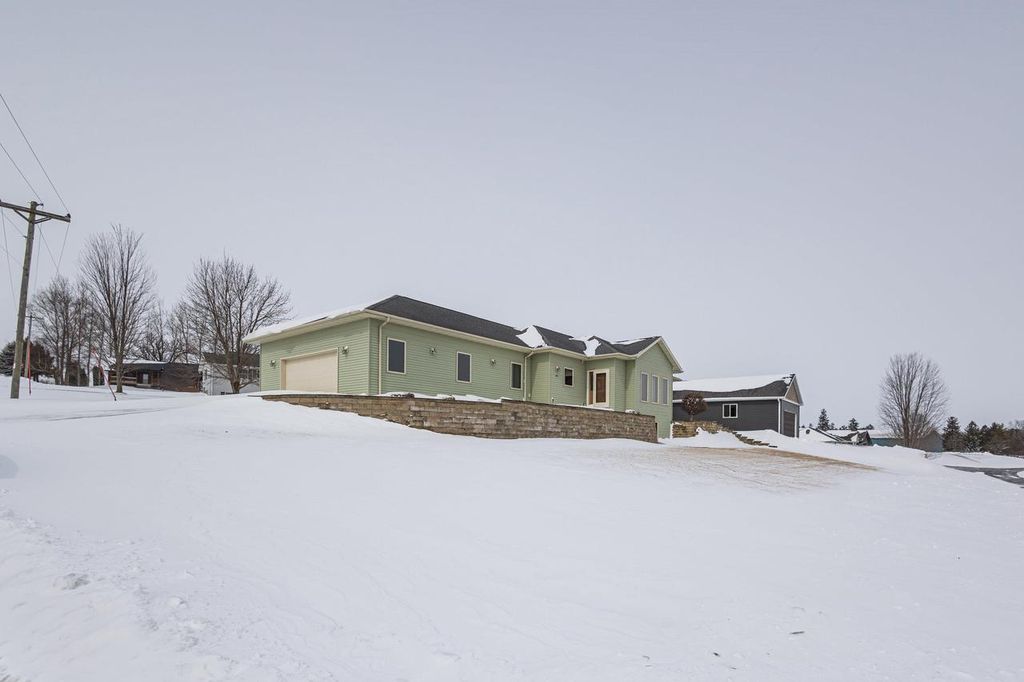 Photo of 285 Creek DRIVE, Benton, WI 53803 (MLS # 2018585)