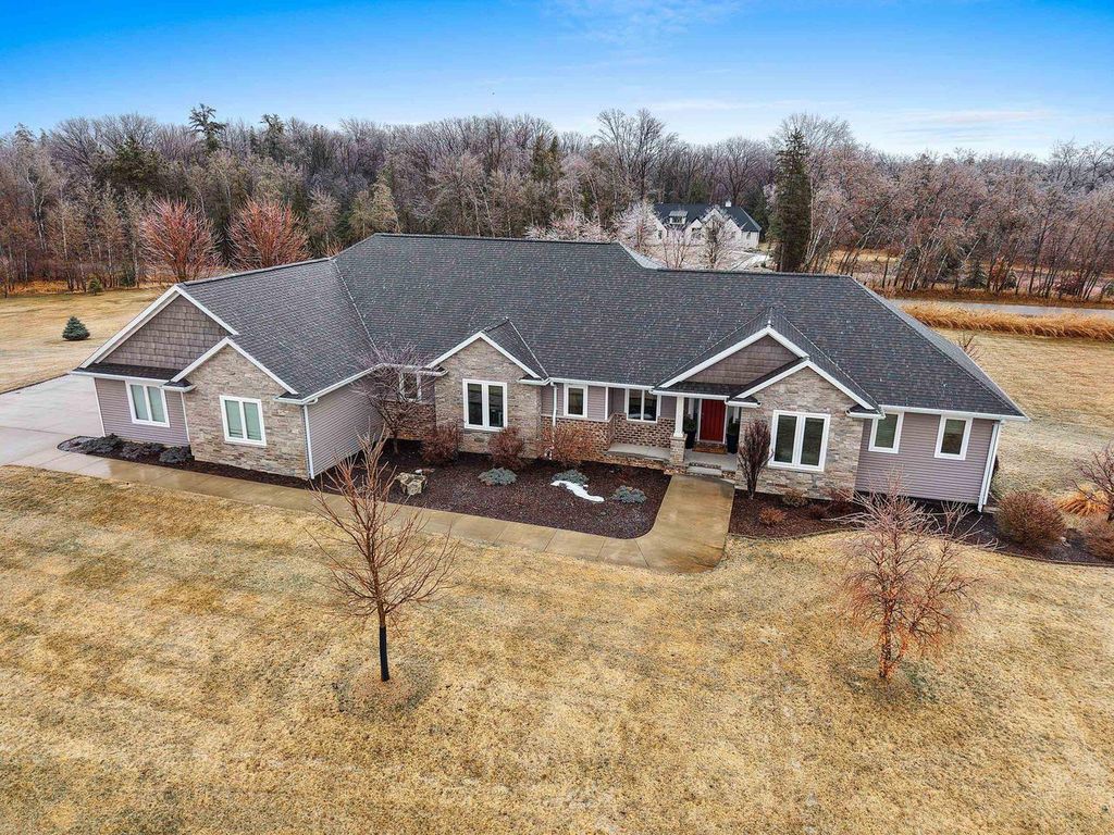 Photo of 2875 Stone Creek CIRCLE, Suamico, WI 54313 (MLS # 50323252)