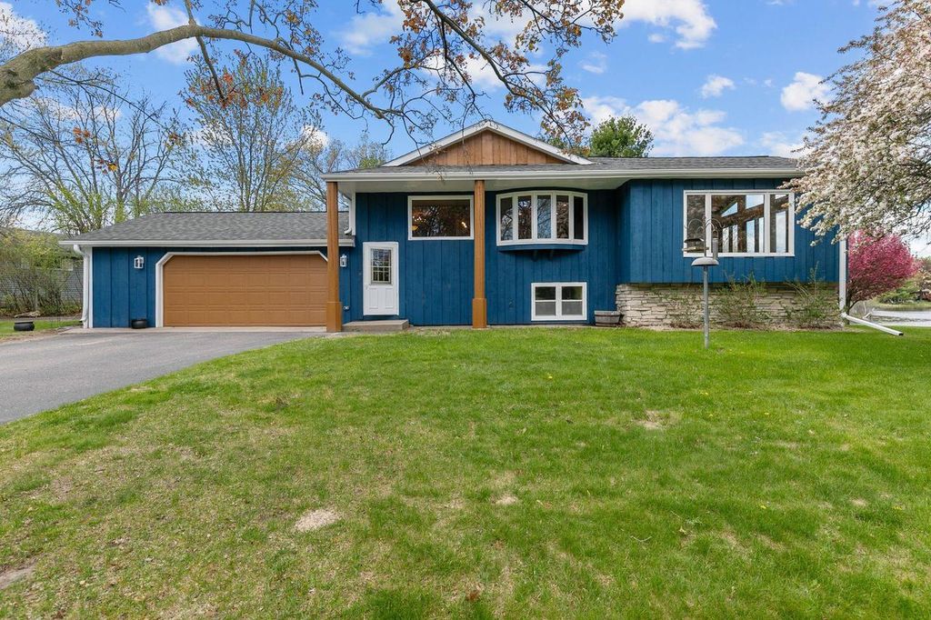 Photo of 185 Island DRIVE, Iola, WI 54945 (MLS # 50325475)