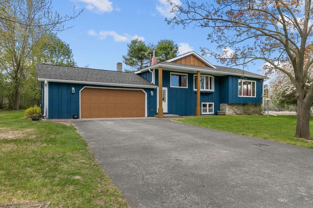 Photo of 185 Island DRIVE, Iola, WI 54945 (MLS # 50325475)