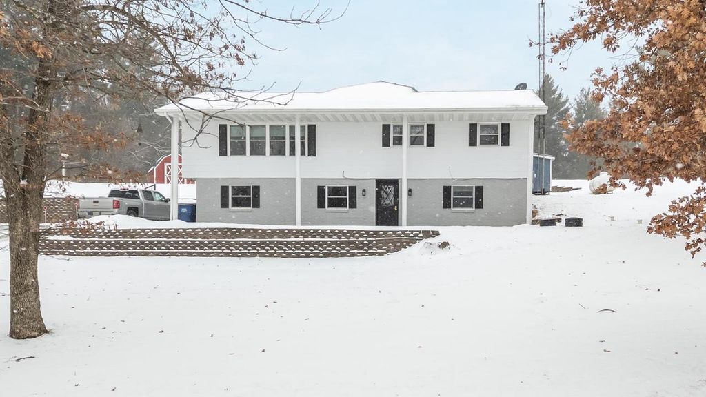 Photo of 9866 State Highway 22, Waupaca, WI 54981 (MLS # 50320213)