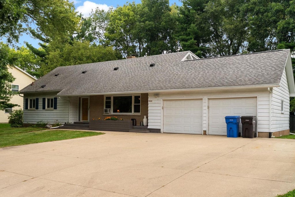 Photo of 4611 Dennis DRIVE, Madison, WI 53704 (MLS # 2031700)
