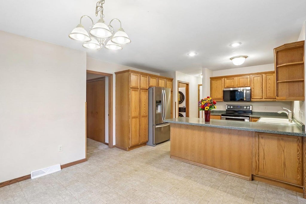 Photo of 563 Clemens COURT, Portage, WI 53901 (MLS # 2033929)