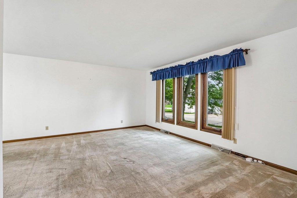 Photo of 685 Oak DRIVE, Jefferson, WI 53549 (MLS # 2033352)