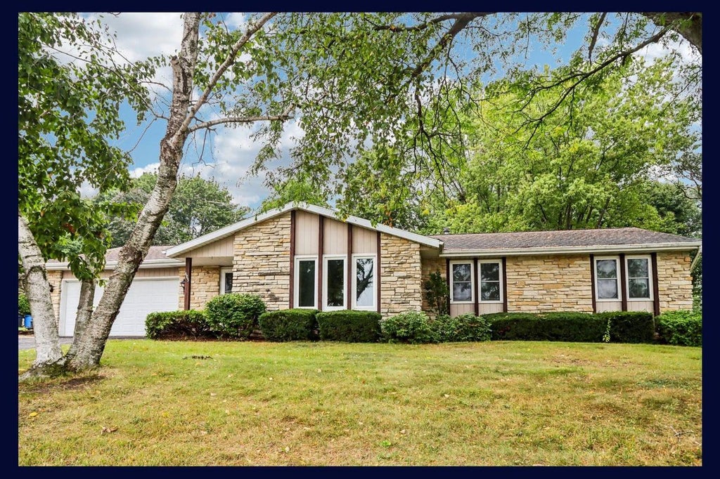 Photo of 685 Oak DRIVE, Jefferson, WI 53549 (MLS # 2033352)