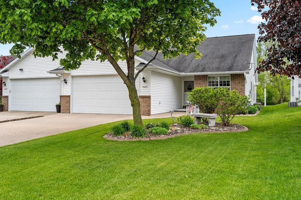 Photo of 5529 W Brookview DRIVE, Appleton, WI 54913 (MLS # 50325846)