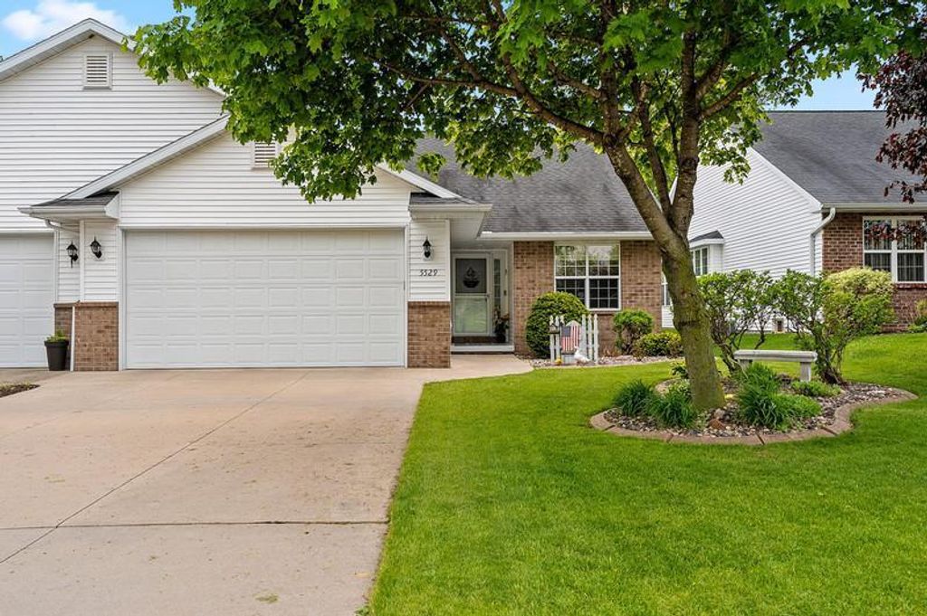 Photo of 5529 W Brookview DRIVE, Appleton, WI 54913 (MLS # 50325846)