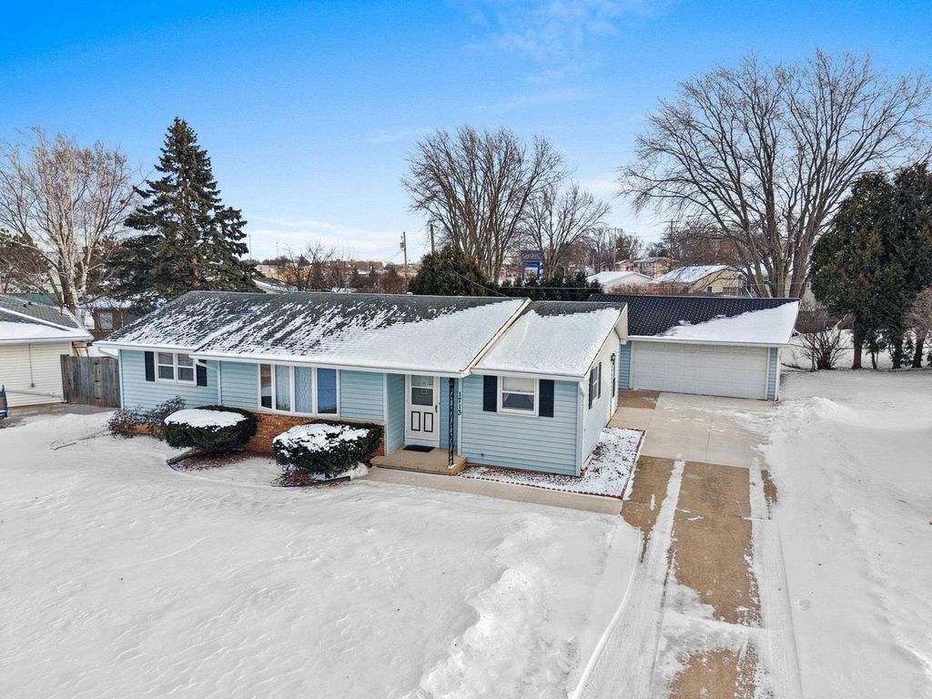 Photo of 1713 Bentwood DRIVE, Green Bay, WI 54303 (MLS # 50320235)