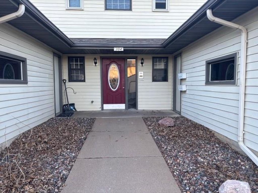 Photo of 304 Parkview COURT #2, Altoona, WI 54720 (MLS # 1598353)