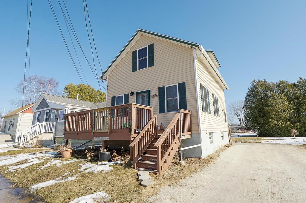 Photo of 1419 School STREET, Two Rivers, WI 54241 (MLS # 50321365)