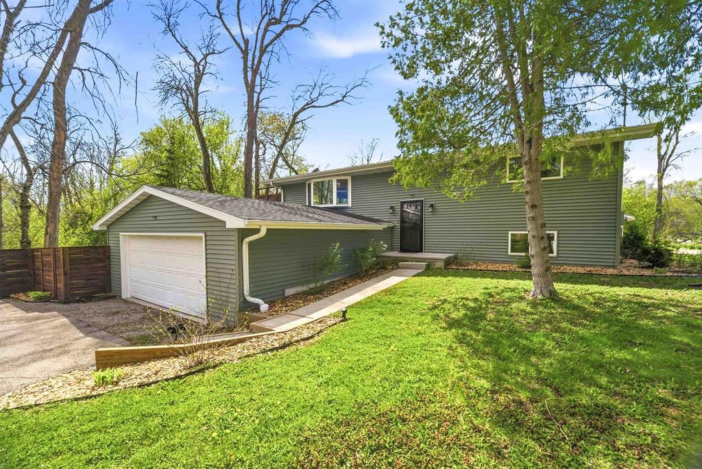 Photo of W6395 Lakeview COURT, Menasha, WI 54952 (MLS # 50325000)