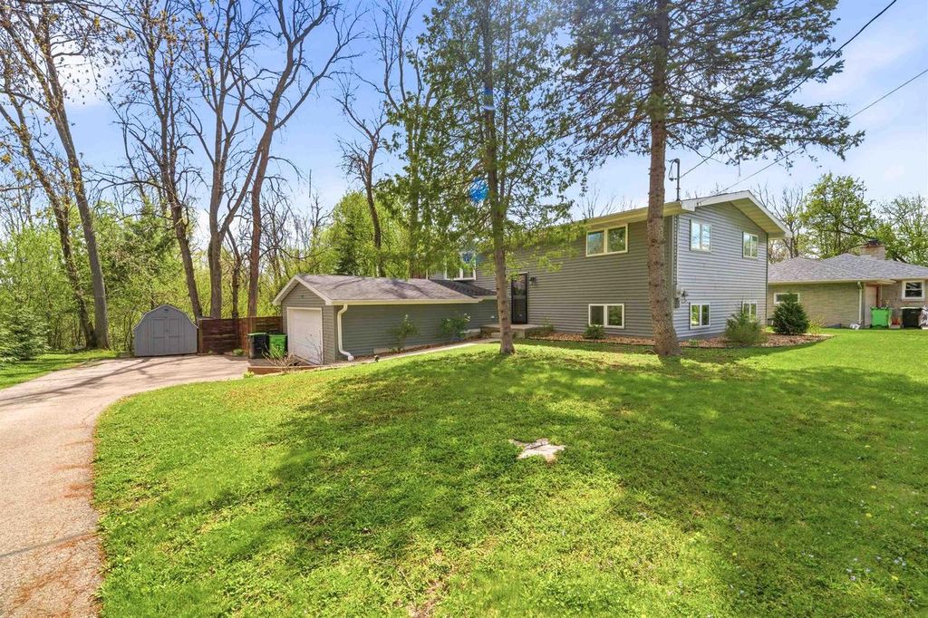Photo of W6395 Lakeview COURT, Menasha, WI 54952 (MLS # 50325000)