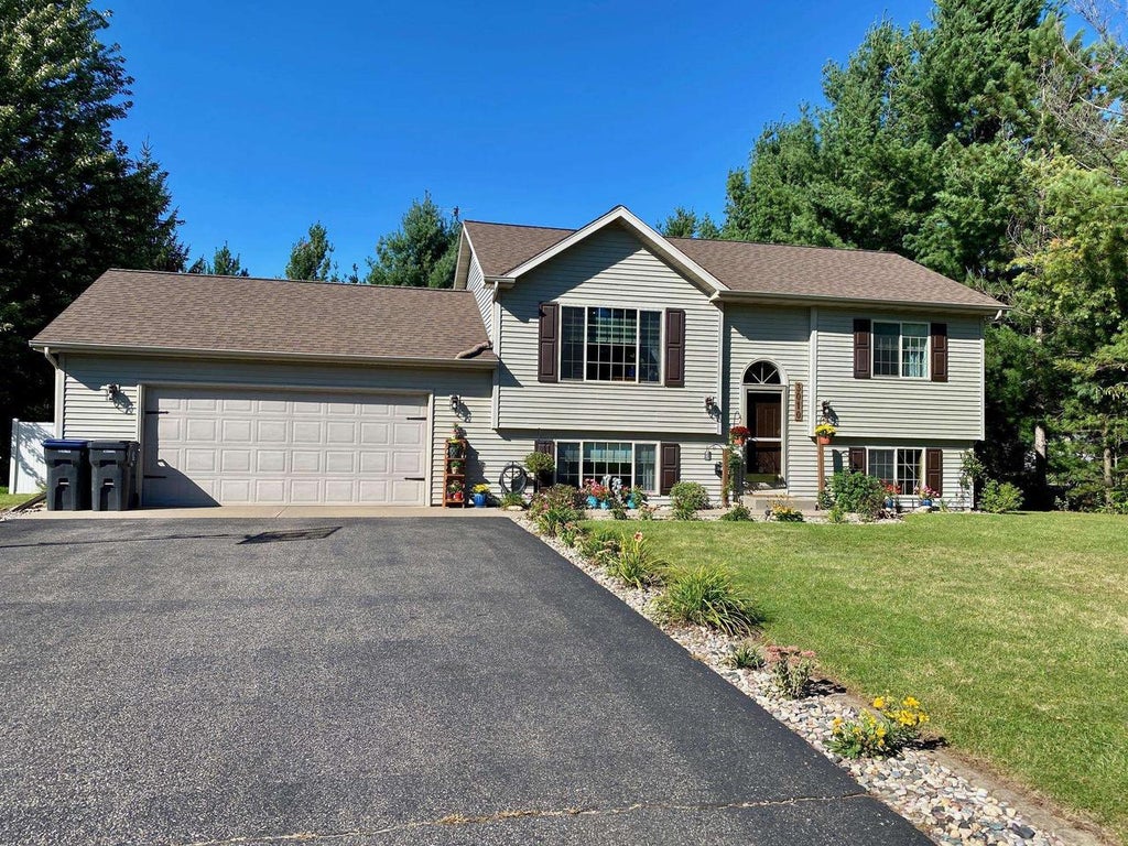 Photo of 3010 Pendleton PLACE, Plover, WI 54467 (MLS # 22604504)