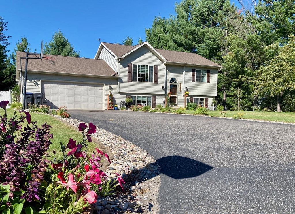 Photo of 3010 Pendleton PLACE, Plover, WI 54467 (MLS # 22604504)