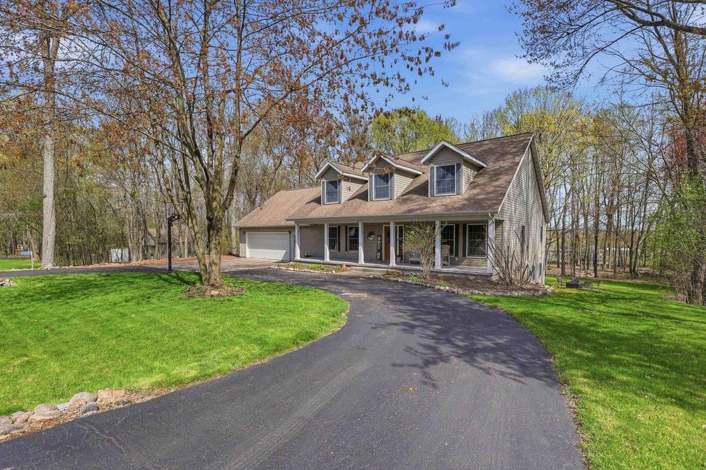 Photo of E2040 Curtis LANE, Iola, WI 54945 (MLS # 22601865)