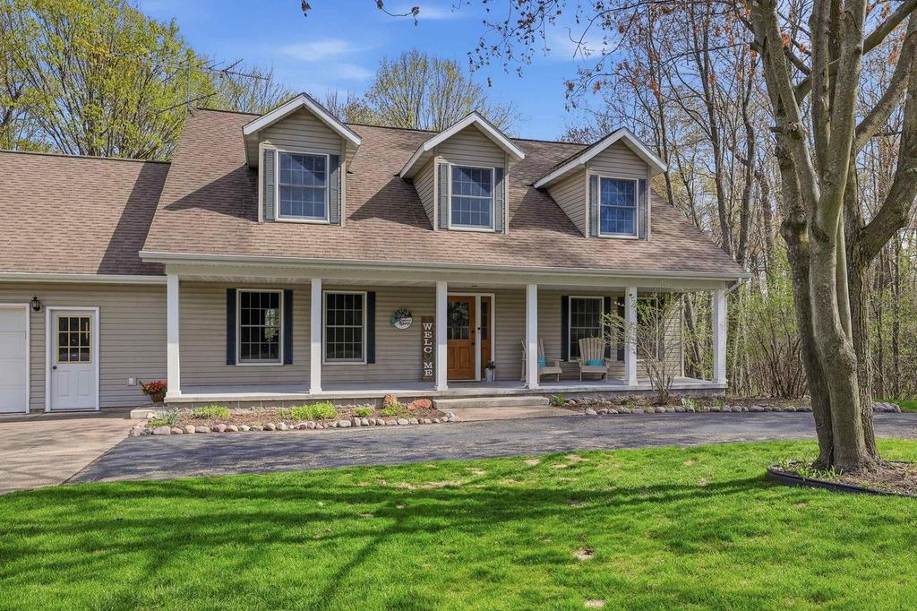 Photo of E2040 Curtis LANE, Iola, WI 54945 (MLS # 22601865)