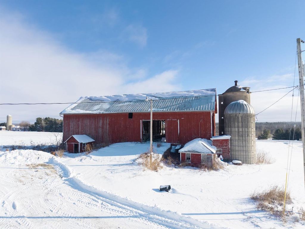 Photo of E8834 County Road N Rd, New London, WI 54961 (MLS # 50319274)