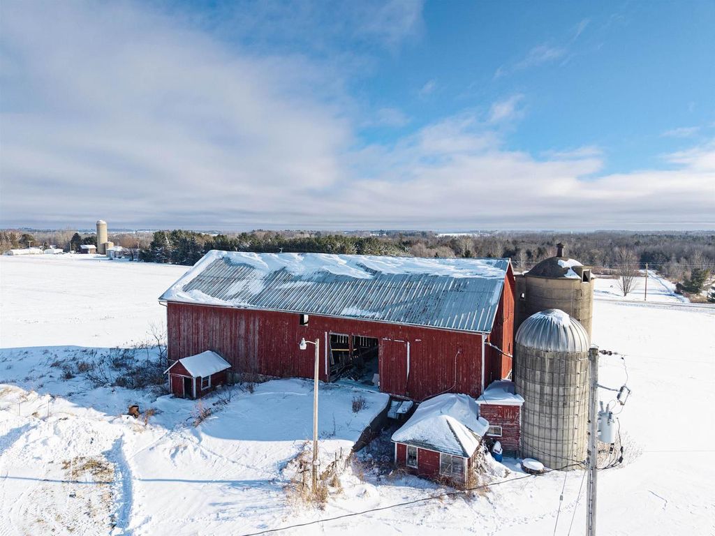 Photo of E8834 County Road N Rd, New London, WI 54961 (MLS # 50319274)