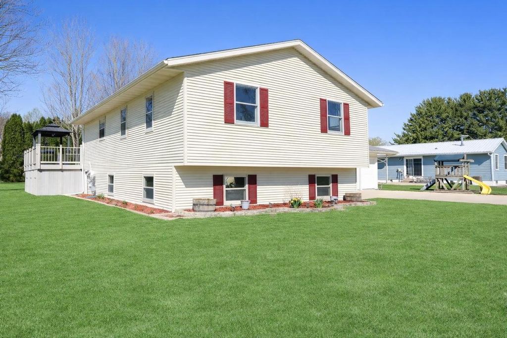Photo of 303 N Summit STREET, Albany, WI 53502 (MLS # 2020153)