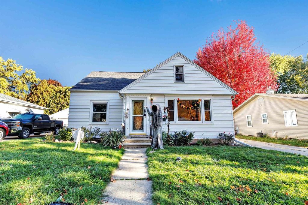 Photo of 1252 Marian LANE, Green Bay, WI 54304 (MLS # 50317395)