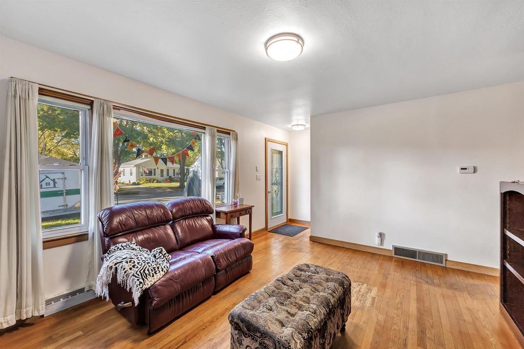 Photo of 1252 Marian LANE, Green Bay, WI 54304 (MLS # 50317395)