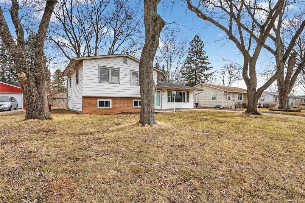 Photo of 2433 Butlin DRIVE, Beloit, WI 53511 (MLS # 2017890)