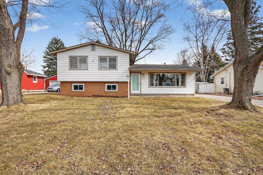 Photo of 2433 Butlin DRIVE, Beloit, WI 53511 (MLS # 2017890)