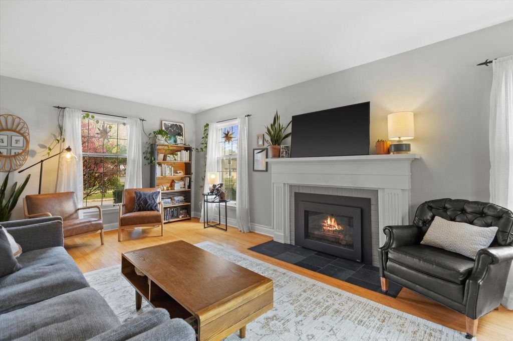 Photo of 9515 Ridge BOULEVARD, Wauwatosa, WI 53226 (MLS # 1940966)