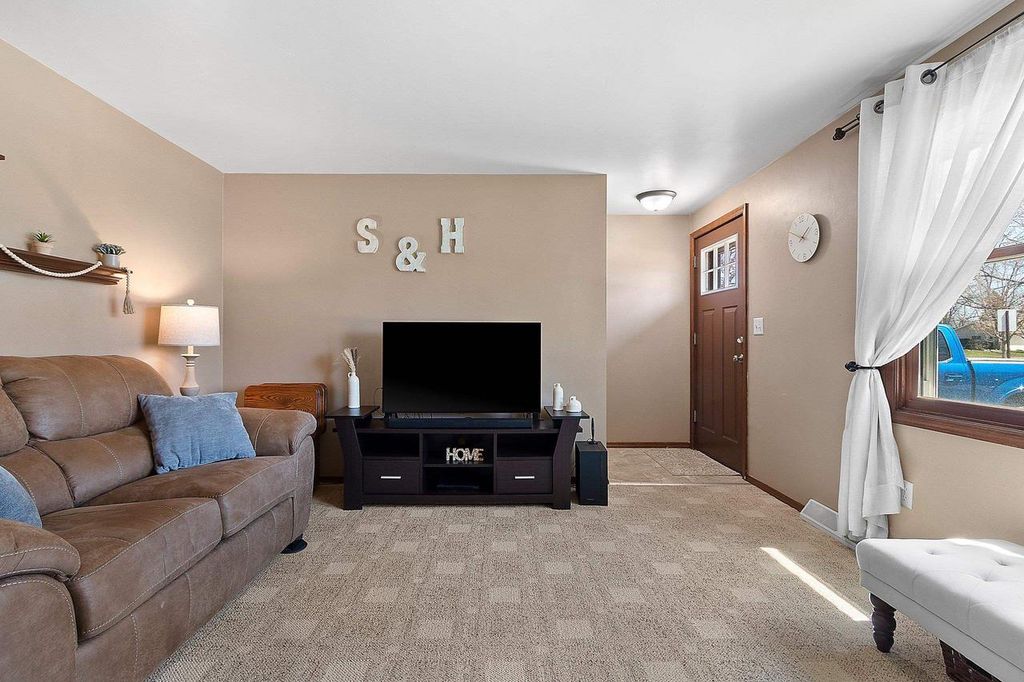 Photo of 2589 van Beek ROAD, Green Bay, WI 54311 (MLS # 50324158)