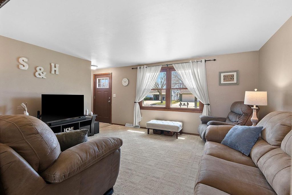 Photo of 2589 van Beek ROAD, Green Bay, WI 54311 (MLS # 50324158)