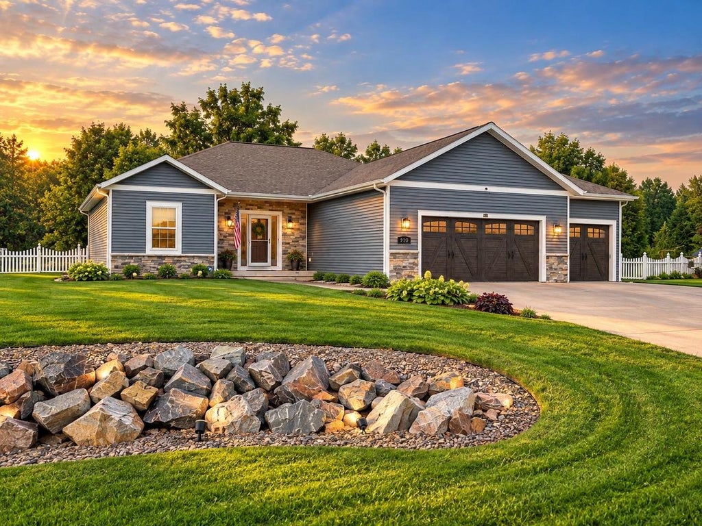Photo of 910 Torrey Pines WAY, Plover, WI 54467 (MLS # 22604714)