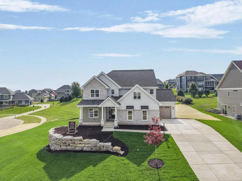 Photo of 920 Carnoustie WAY, Oregon, WI 53575 (MLS # 2016437)
